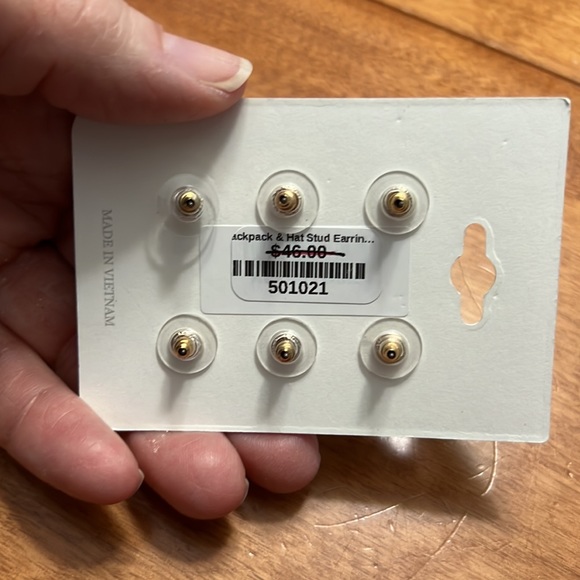 🆕 Black, white & gold earrings. Set/3. Trendy shoes, backpack & bucket hat. - Picture 6 of 7